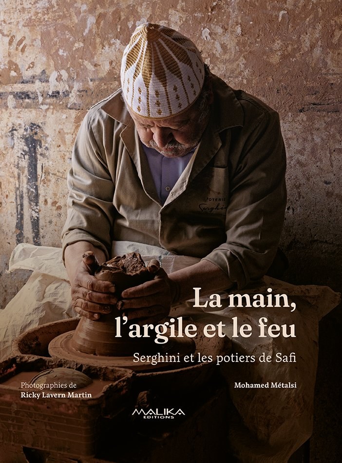 La main, l'argile et le feu — Serghini et les potiers de Safi. Couverture éditée par Malika Éditions, photogravure 20 Fois l'Ours.